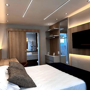Deluxe Queen Suite